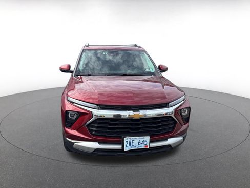 Used 2025 Chevrolet TrailBlazer LT AWD/4WD image 3