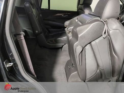 Used 2015 Cadillac Escalade Luxury image 40