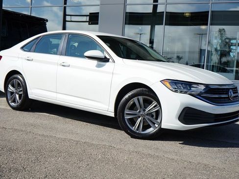 Used 2023 Volkswagen Jetta SE image 1