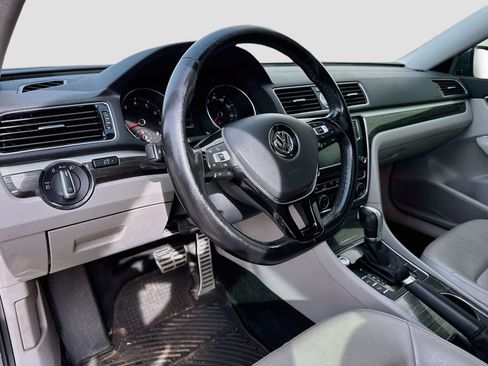 Used 2017 Volkswagen Passat 1.8T SEL Premium FWD image 9