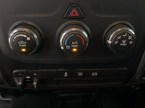 Used 2018 RAM 2500 Tradesman w/ Chrome Appearance Group image 17