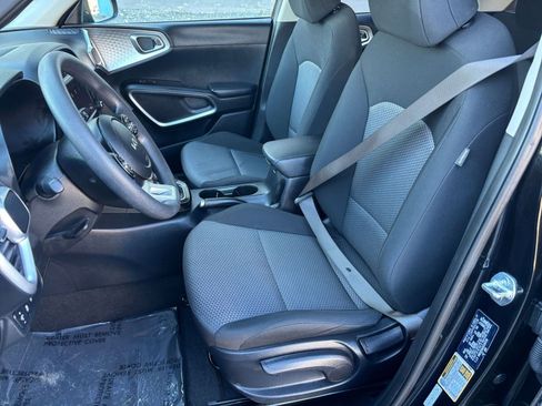 Used 2025 Kia Soul LX w/ LX Technology Package image 32