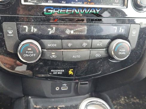 Used 2020 Nissan Rogue SV image 20