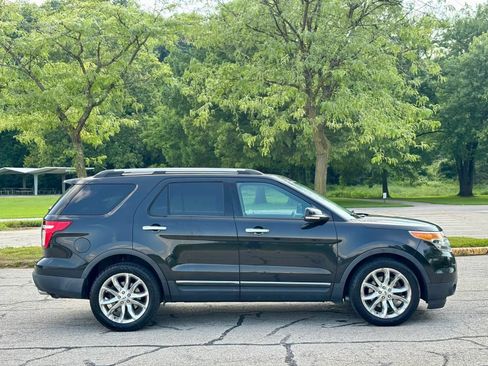 Used 2015 Ford Explorer XLT w/ Equipment Group 202B FWD image 4