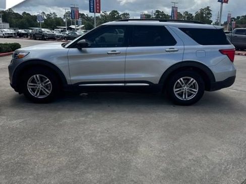 Used 2020 Ford Explorer XLT w/ Equipment Group 202A RWD image 5