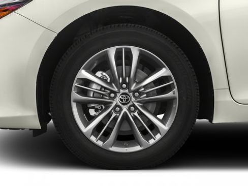 Used 2017 Toyota Camry SE w/ Moonroof Package image 13