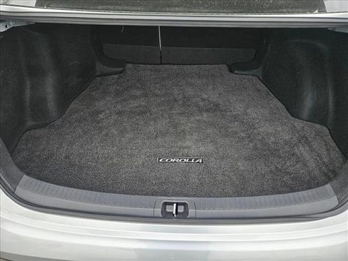 Used 2022 Toyota Corolla LE w/ Carpet Mat Package (TMS) FWD image 6