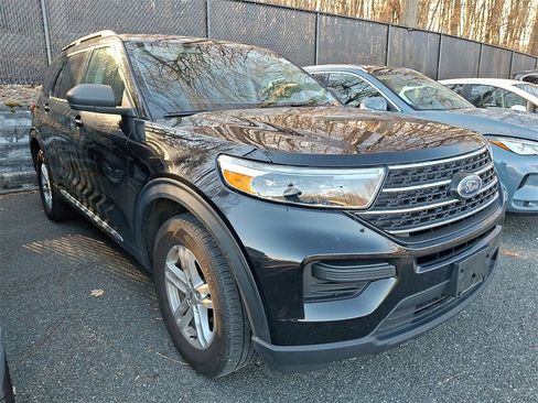 Used 2023 Ford Explorer XLT image 1