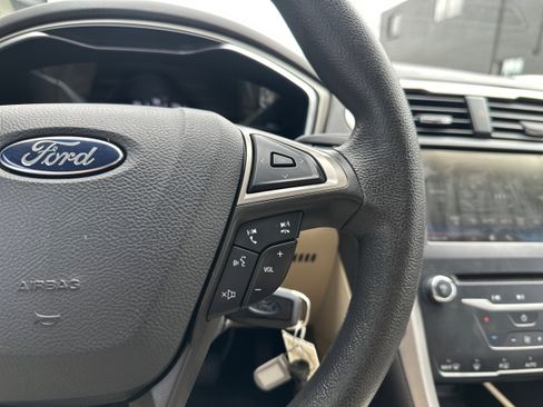Used 2015 Ford Fusion SE FWD image 32