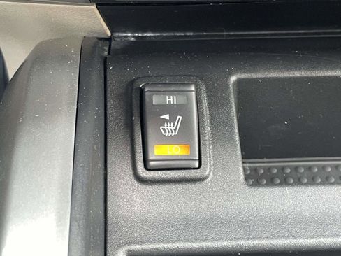Used 2016 Nissan Titan SV AWD/4WD image 26