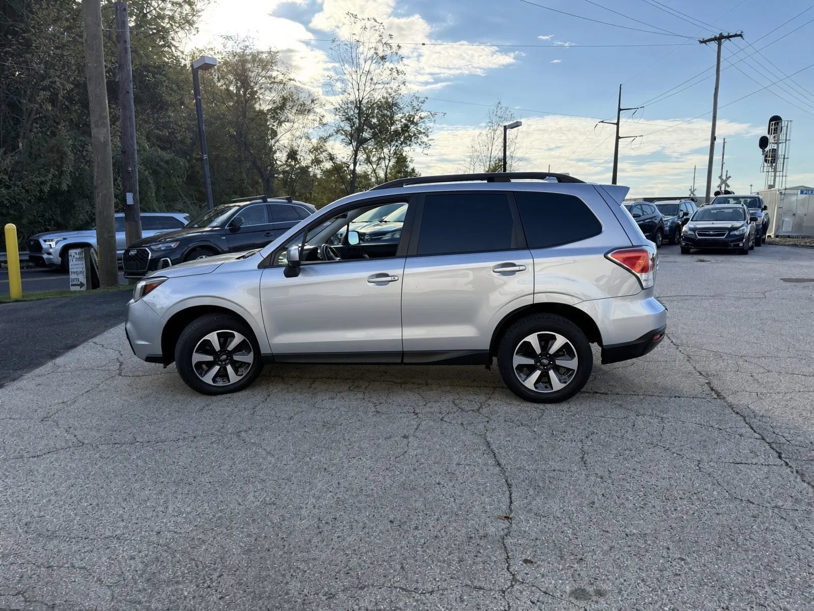 Used 2017 Subaru Forester 2.5i Premium w/ Popular Package #2A AWD/4WD image 8