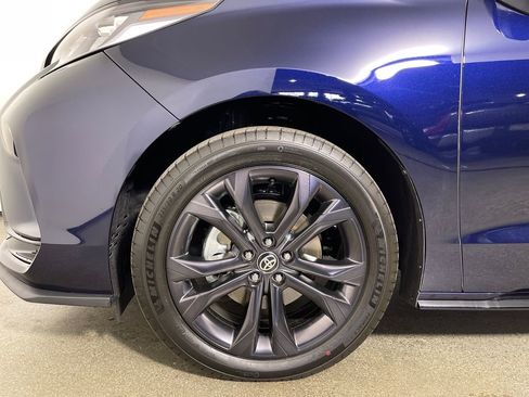 New 2026 Toyota Sienna XSE FWD image 11