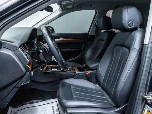 Used 2023 Audi Q5 2.0T Premium w/ Convenience Package image 5