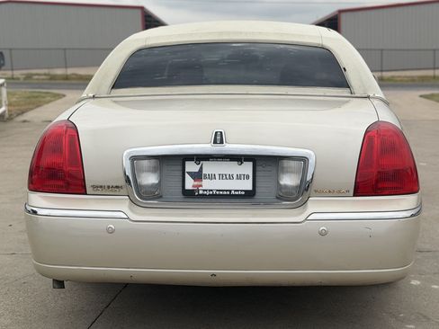 Used 2003 Lincoln Town Car Cartier RWD image 7