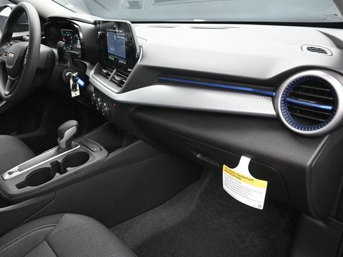 New 2026 Chevrolet Trax LS w/ LS Convenience Package FWD image 23