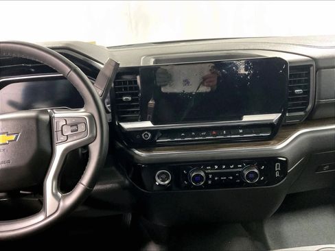Used 2024 Chevrolet Silverado 1500 LT image 18