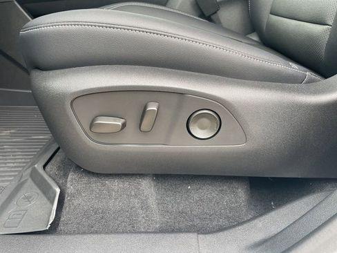 New 2026 Chevrolet Traverse LT w/ Sun and Wheel Package FWD image 11