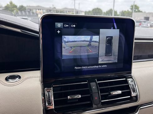 Used 2019 Lincoln Navigator L Reserve AWD/4WD image 9