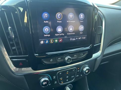 Used 2022 Chevrolet Traverse LT FWD image 7