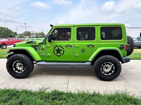 Used 2019 Jeep Wrangler Unlimited Sahara w/ Uconnect 4C Nav & Sound Group AWD/4WD image 15