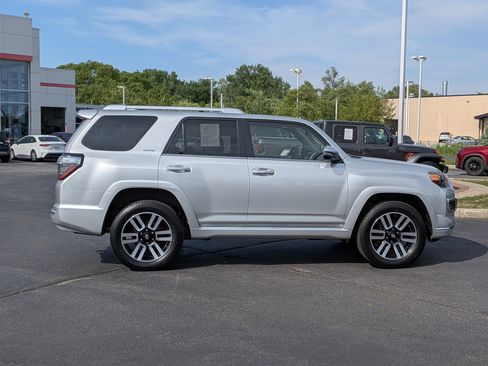 Certified 2022 Toyota 4Runner Limited AWD/4WD image 9