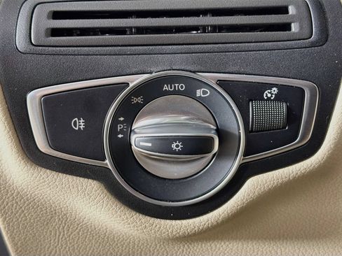 Used 2022 Mercedes-Benz GLC 300 image 10