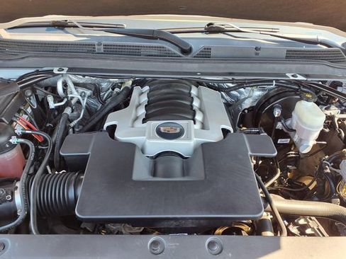 Used 2018 Cadillac Escalade Platinum AWD/4WD image 3