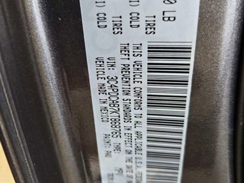 Used 2019 Dodge Journey SE image 31