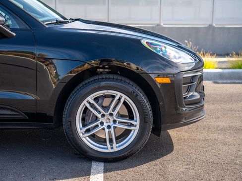 Certified 2024 Porsche Macan AWD/4WD image 9