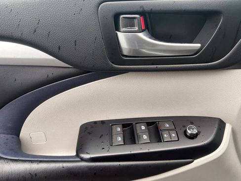 Used 2018 Toyota Highlander XLE image 10