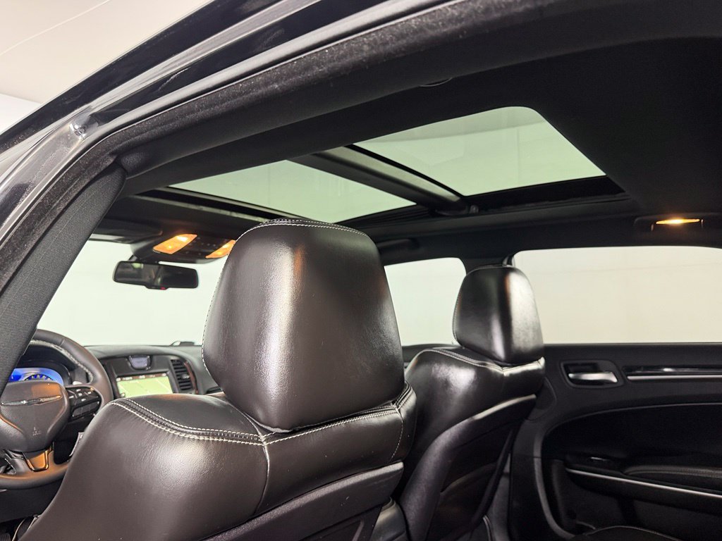 Used 2023 Chrysler 300 S w/ Comfort Group RWD image 17