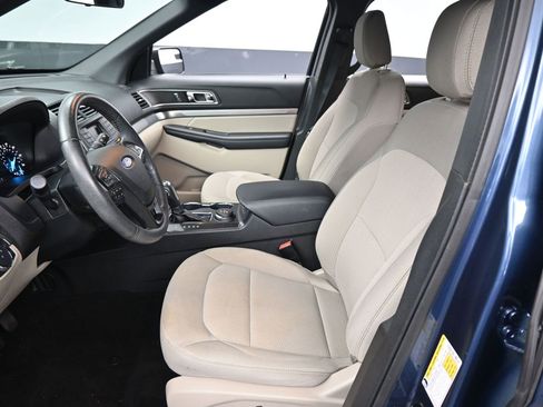 Used 2018 Ford Explorer XLT AWD/4WD image 9