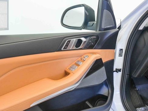 Certified 2024 BMW X7 xDrive40i w/ Premium Package image 23