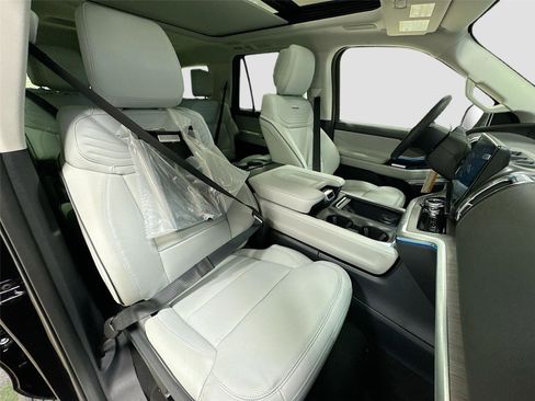 New 2026 Ford Expedition Platinum image 30