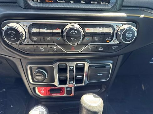 Used 2021 Jeep Gladiator Mojave w/ Uconnect 4C Nav & Sound Group AWD/4WD image 19