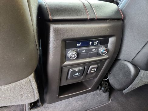 Used 2023 Chevrolet Traverse RS image 30