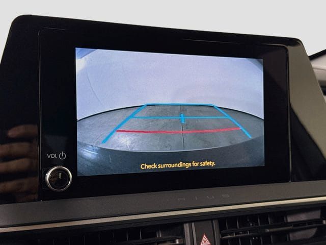 Certified 2025 Toyota Prius LE FWD image 15