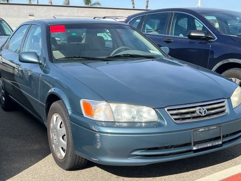 Used 2000 Toyota Camry LE image 3