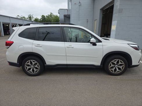 Used 2019 Subaru Forester Premium w/ All-Weather Package AWD/4WD image 5