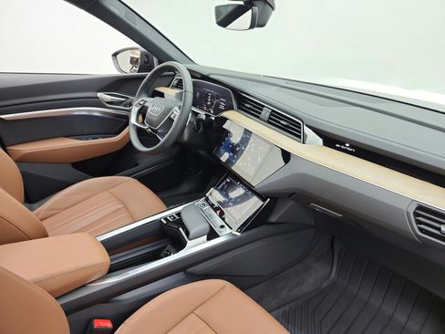 Used 2024 Audi Q8 e-tron Premium Plus w/ Premium Plus Package AWD/4WD image 17
