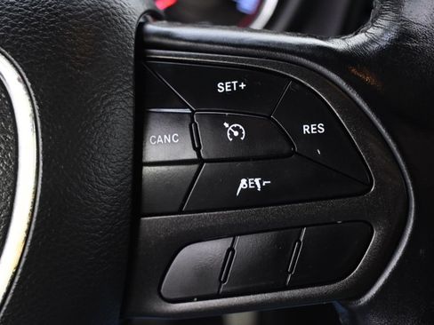 Used 2021 Dodge Challenger SXT AWD/4WD image 32