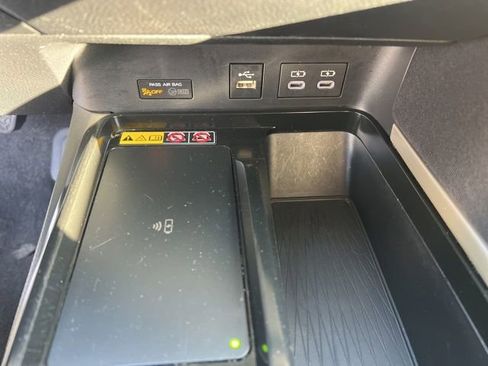 Used 2025 Toyota Camry LE image 21