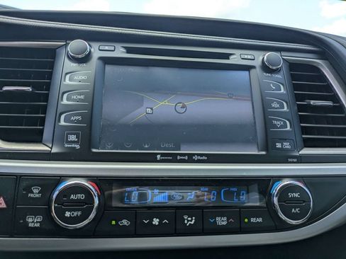 Used 2016 Toyota Highlander Limited FWD image 26