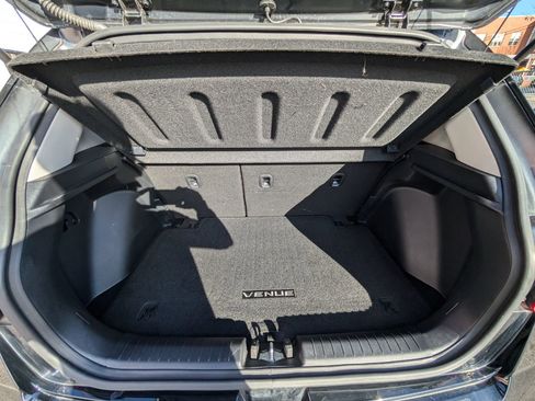 Used 2024 Hyundai Venue SEL image 19