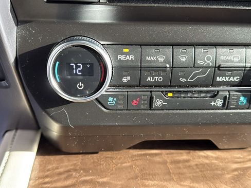 Used 2018 Ford Expedition Platinum image 20