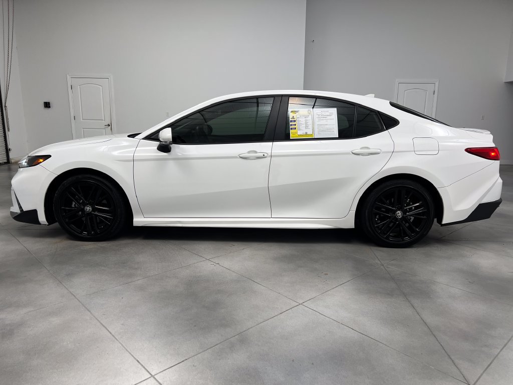 Used 2025 Toyota Camry SE FWD image 5