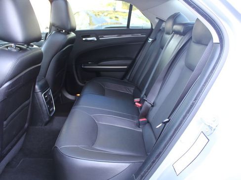 Used 2020 Chrysler 300 Limited image 22