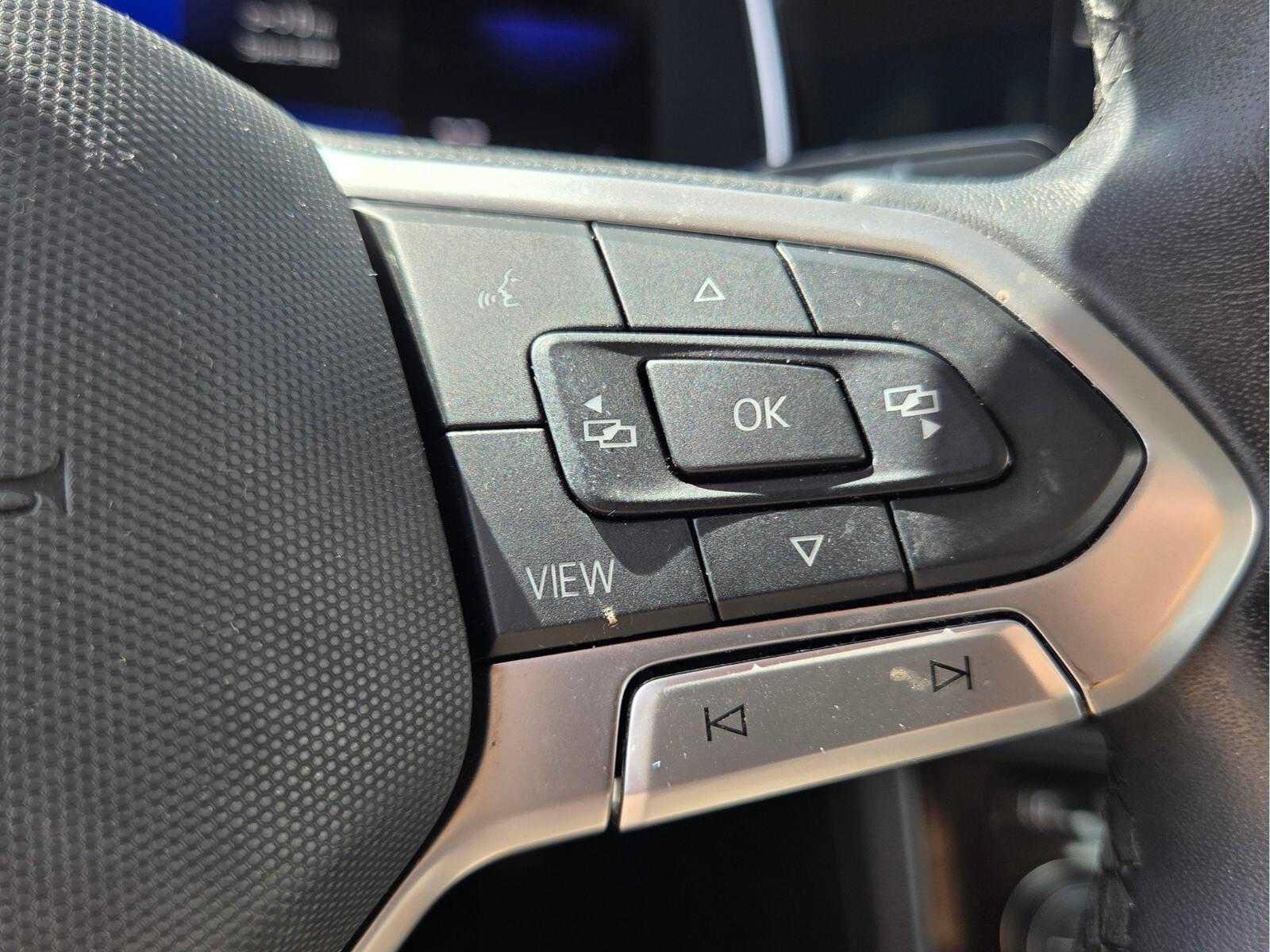 Used 2023 Volkswagen Jetta SE w/ Panoramic Sunroof Package FWD image 30
