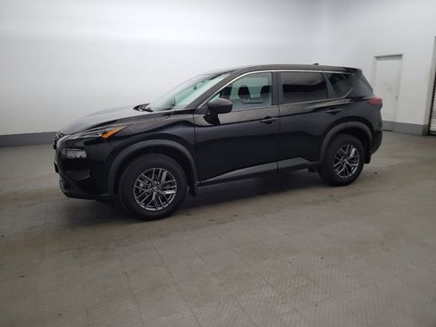 Used 2021 Nissan Rogue S image 2