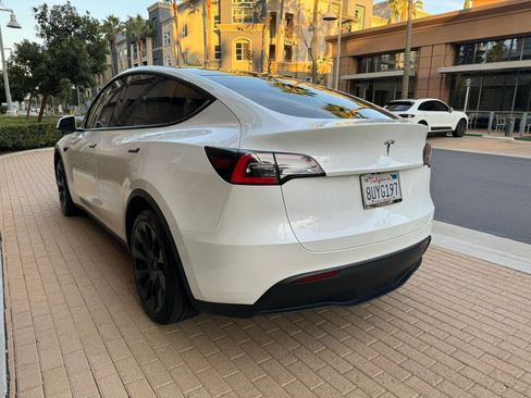 Used 2024 Tesla Model Y Long Range AWD/4WD image 7